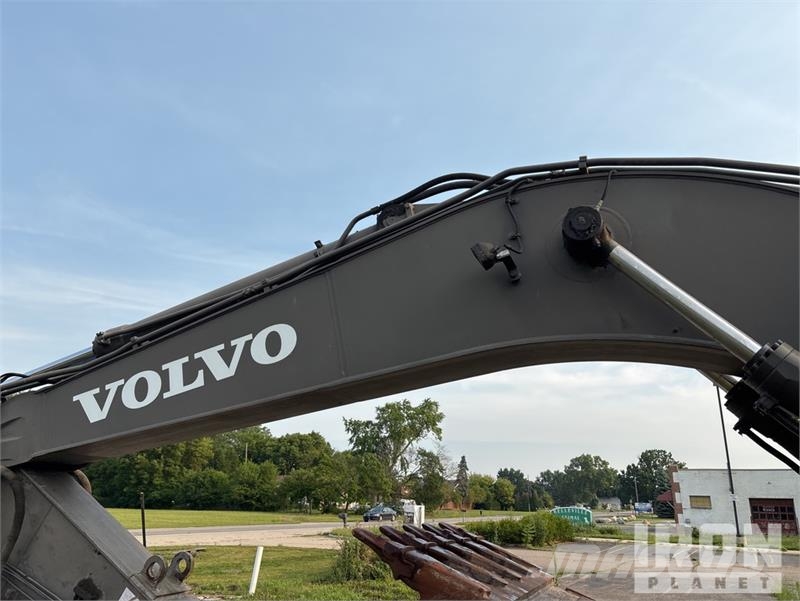 Volvo EC210C L Tracked Excavator Beltegraver