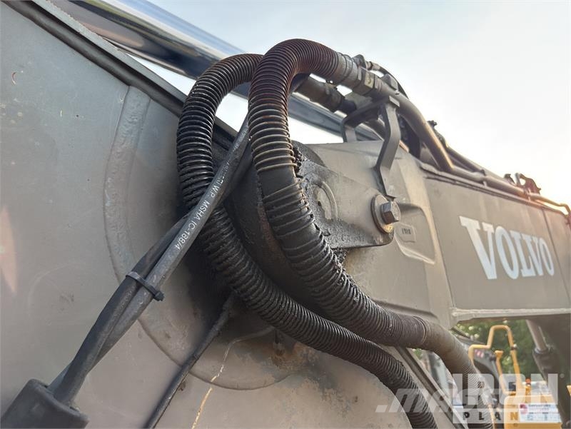Volvo EC210C L Tracked Excavator Beltegraver