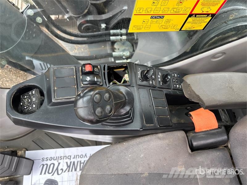 Volvo EC220ELR Tracked Excavator 대형 굴삭기 29톤 이상