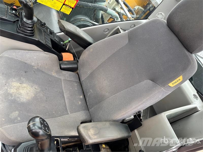 Volvo EC220ELR Tracked Excavator 대형 굴삭기 29톤 이상