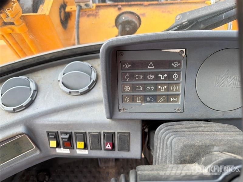 Volvo L-120 Wheel Loader Iekrāvēji uz riteņiem
