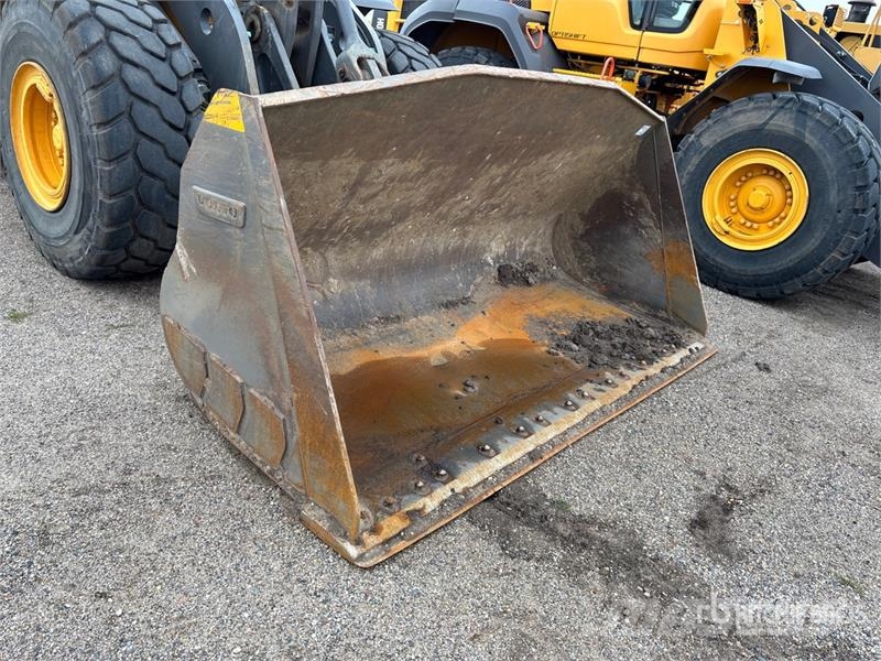 Volvo L120H Wheel Loader لوادر بعجل