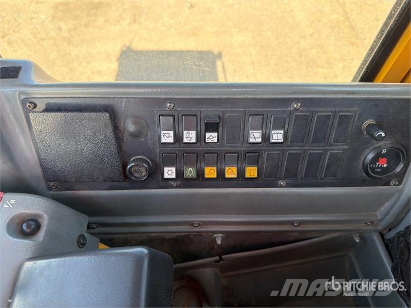 Volvo L70E Naudoti ratiniai krautuvai