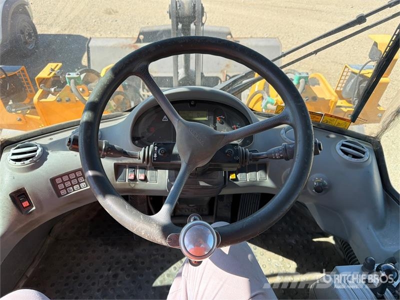 Volvo L70E Naudoti ratiniai krautuvai