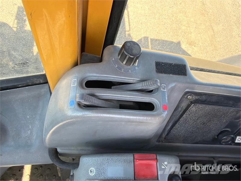 Volvo L70E Naudoti ratiniai krautuvai