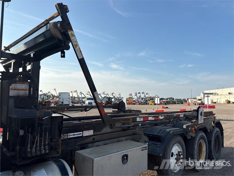 Volvo VHD شاحنات لوادر