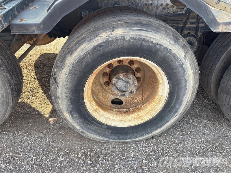 Volvo VHD شاحنات لوادر