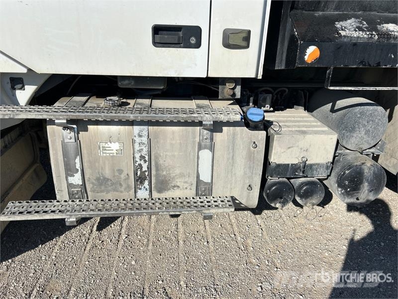 Volvo VHD Pašizgāzējs