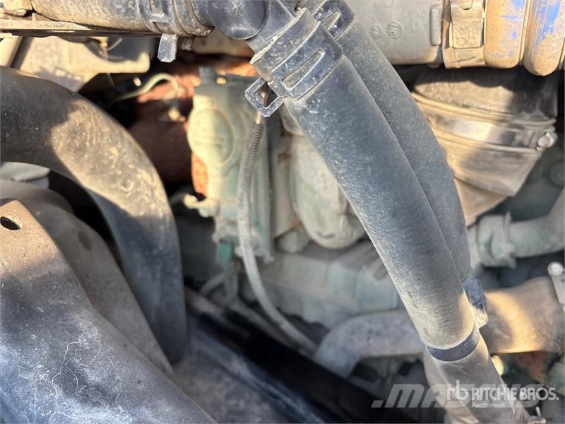 Volvo VHD شاحنات لوادر