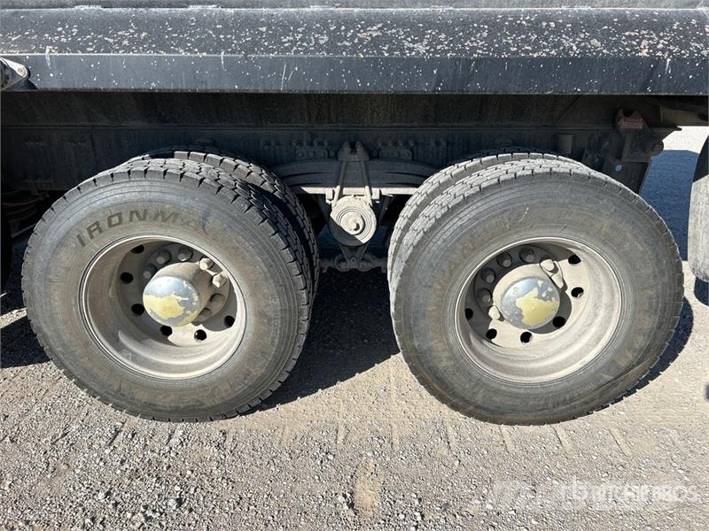 Volvo VHD Pašizgāzējs