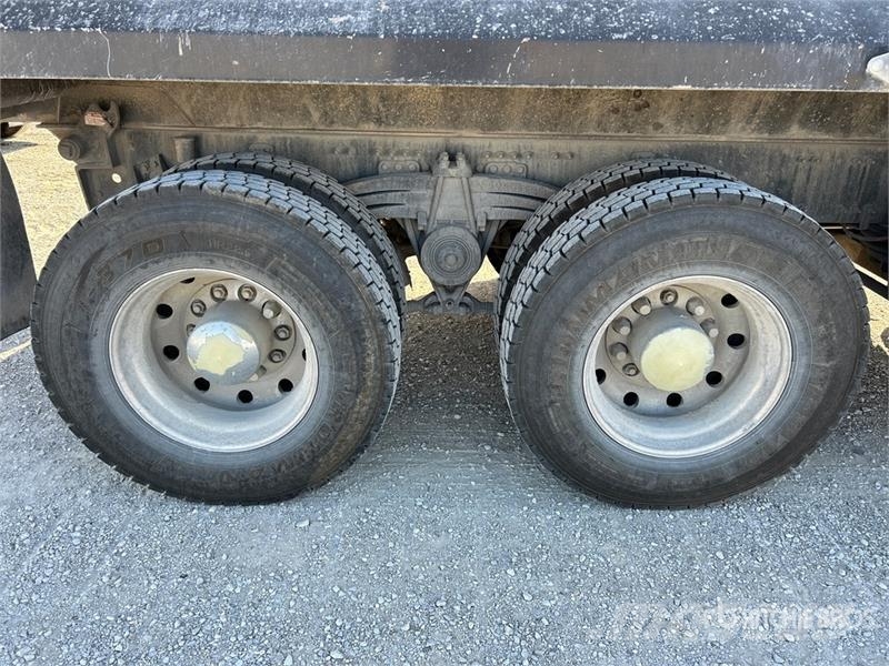 Volvo VHD Pašizgāzējs