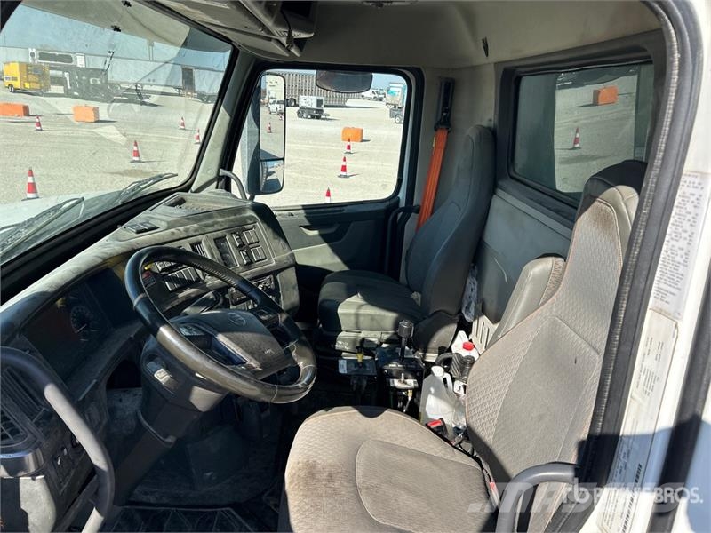Volvo VHD Pašizgāzējs