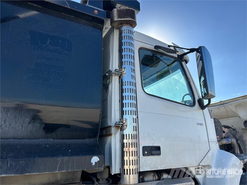 Volvo VHD Pašizgāzējs