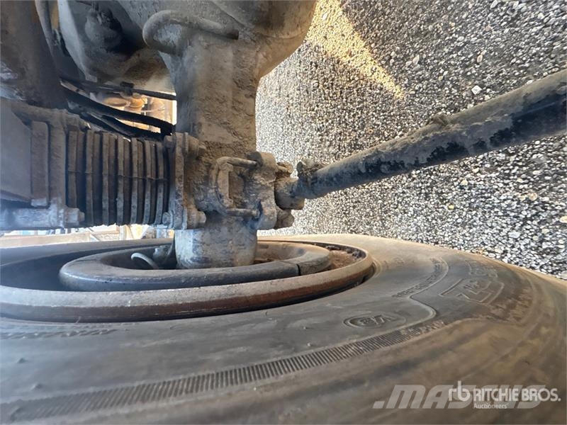 Volvo VHD شاحنات لوادر