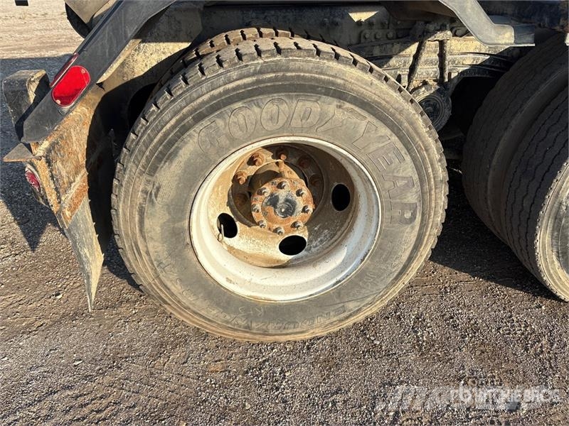 Volvo VHD شاحنات لوادر
