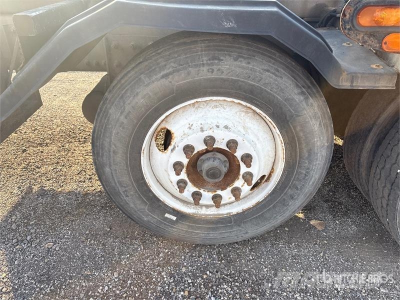 Volvo VHD شاحنات لوادر
