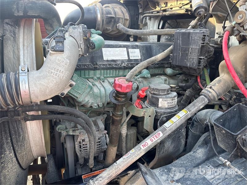 Volvo VHD شاحنات لوادر