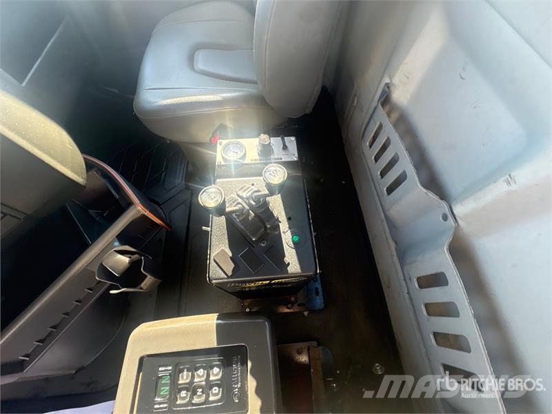 Volvo VHD شاحنات لوادر