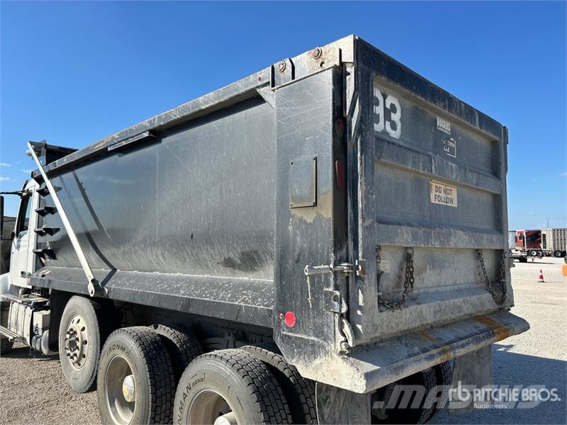 Volvo VHD Pašizgāzējs