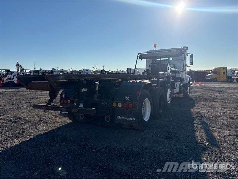 Volvo VHD شاحنات لوادر