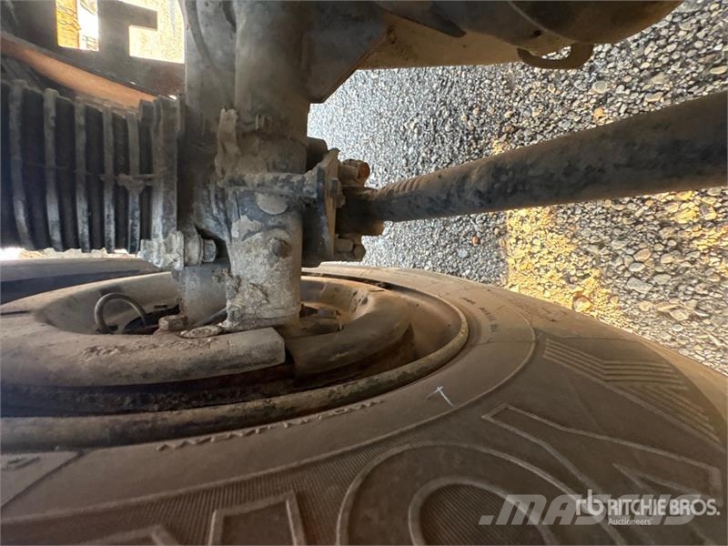 Volvo VHD شاحنات لوادر