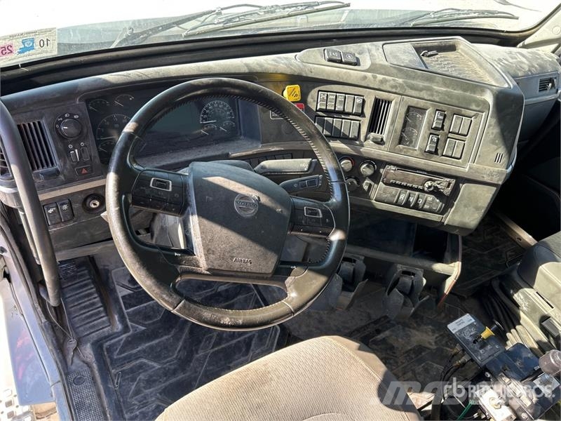 Volvo VHD Pašizgāzējs