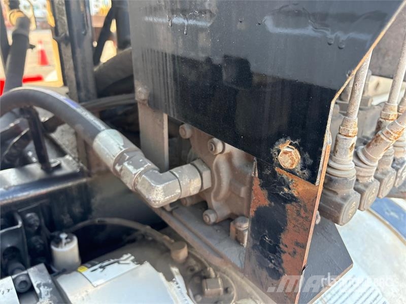 Volvo VHD شاحنات لوادر