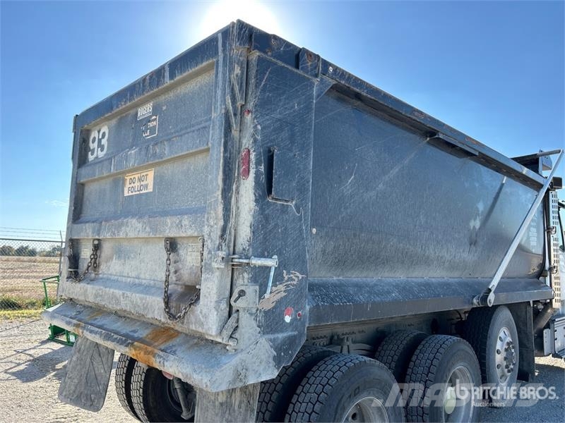 Volvo VHD Pašizgāzējs