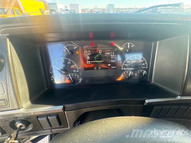 Volvo VHD شاحنات لوادر