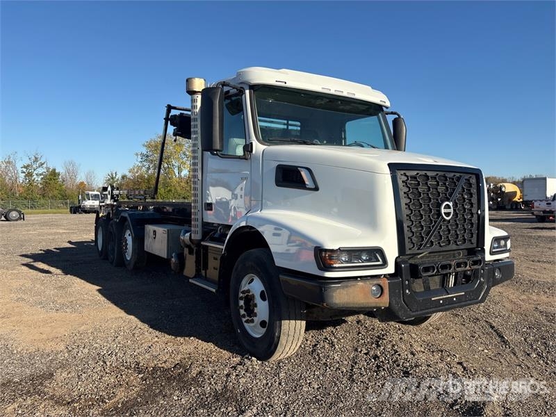 Volvo VHD شاحنات لوادر