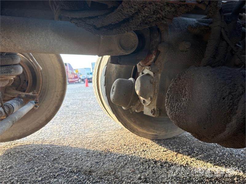 Volvo VHD شاحنات لوادر