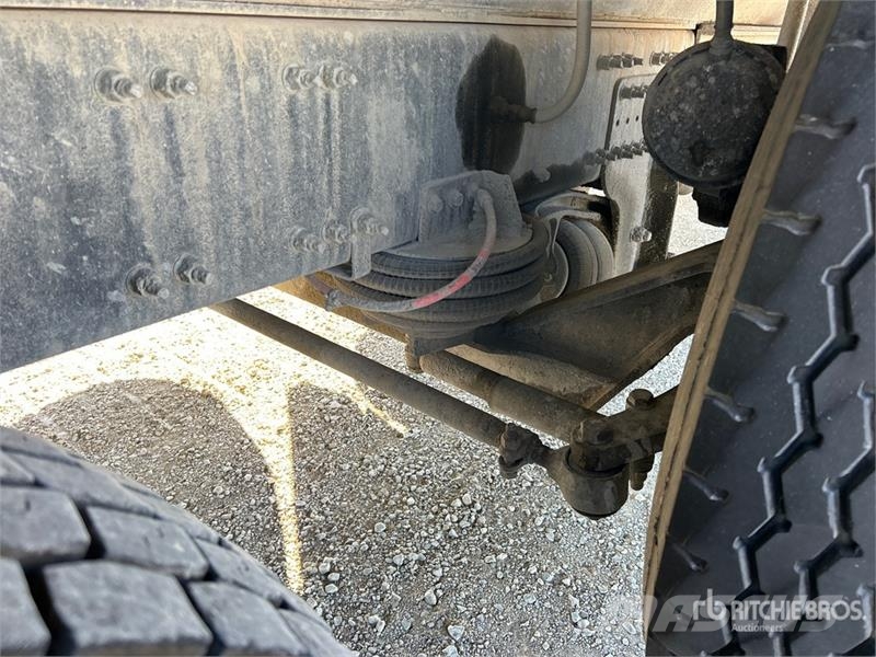 Volvo VHD Pašizgāzējs