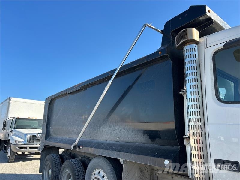 Volvo VHD Pašizgāzējs