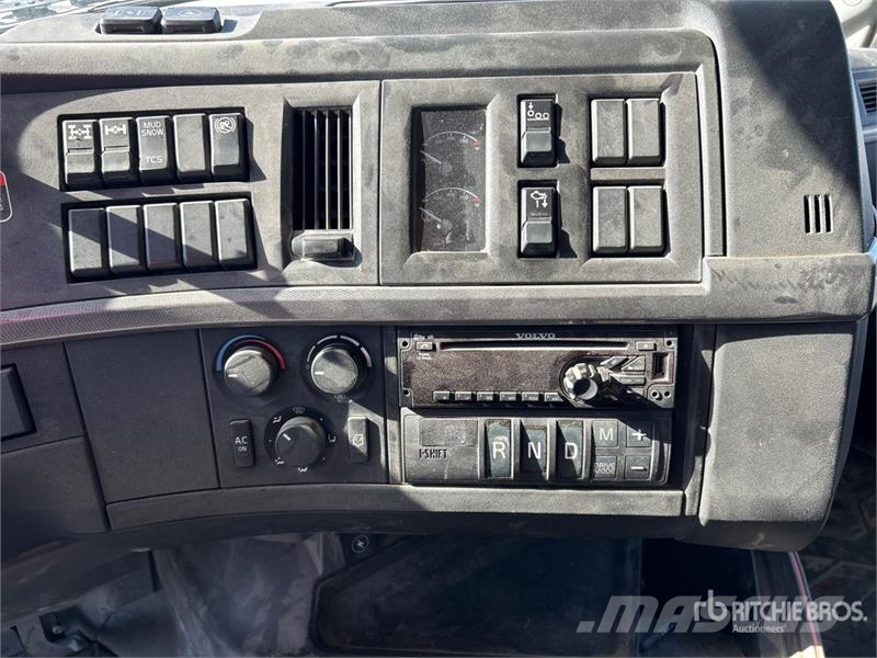 Volvo VHD Pašizgāzējs