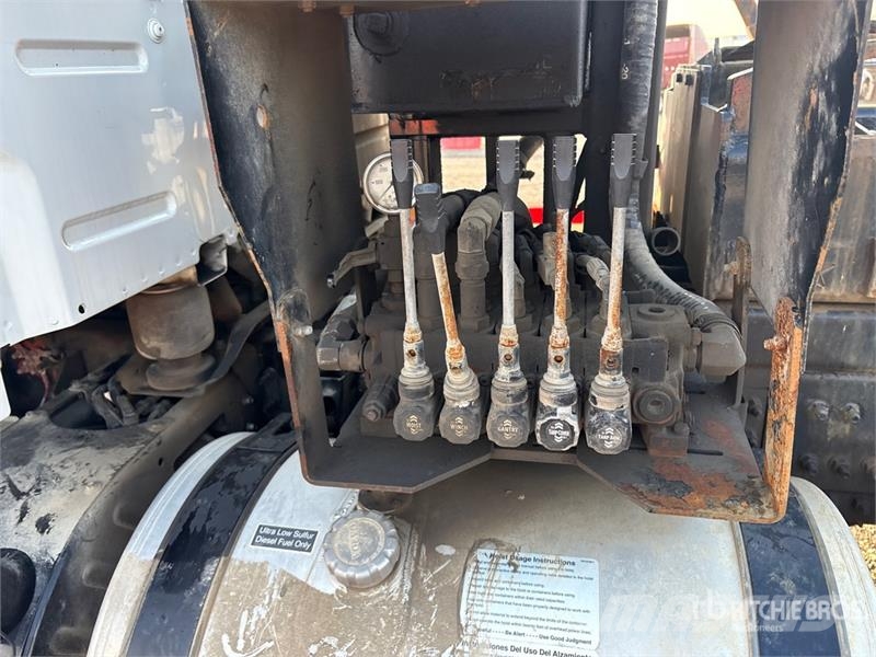 Volvo VHD شاحنات لوادر