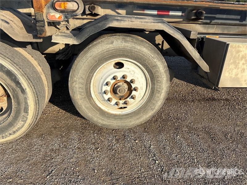 Volvo VHD شاحنات لوادر