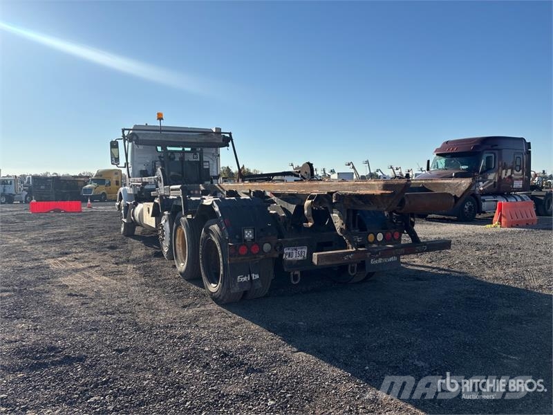 Volvo VHD شاحنات لوادر