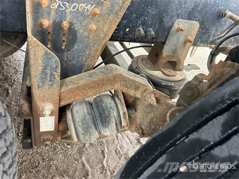 Volvo VHD 14x4 Stone Spreader Truck Машини за бетонов камък