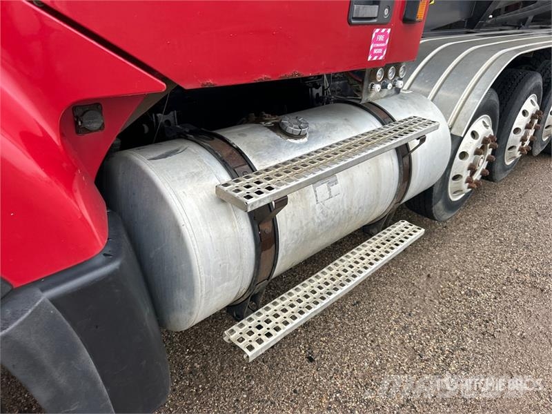 Volvo VHD 14x4 Stone Spreader Truck Машини за бетонов камък