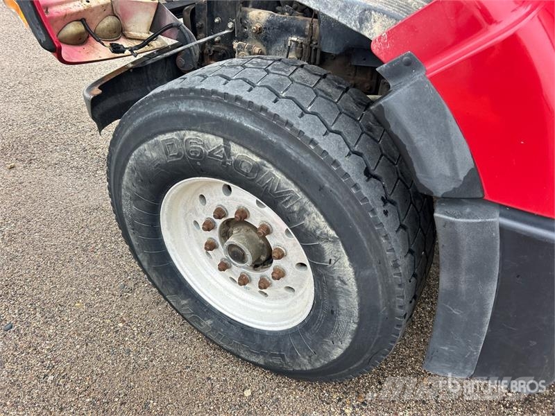 Volvo VHD 14x4 Stone Spreader Truck Машини за бетонов камък