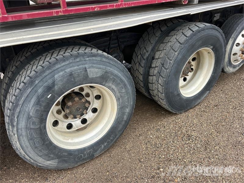 Volvo VHD 14x4 Stone Spreader Truck Машини за бетонов камък