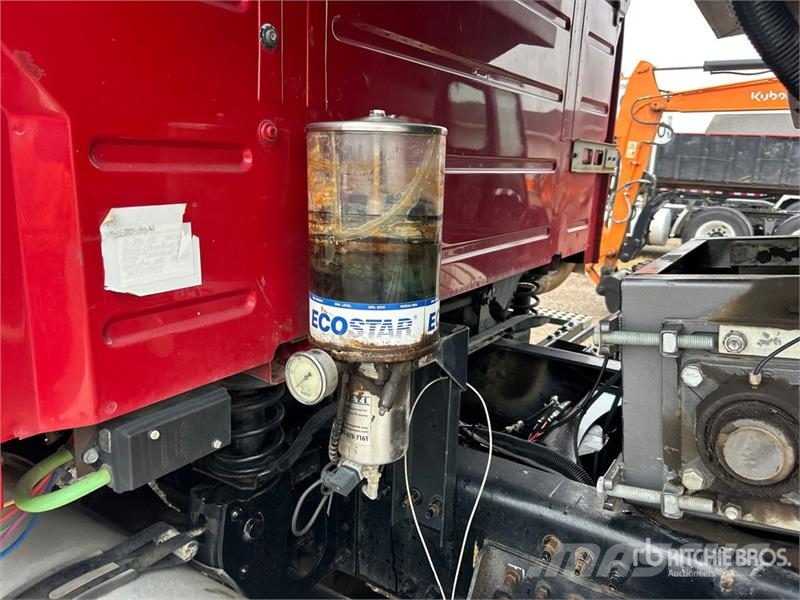 Volvo VHD 14x4 Stone Spreader Truck Машини за бетонов камък