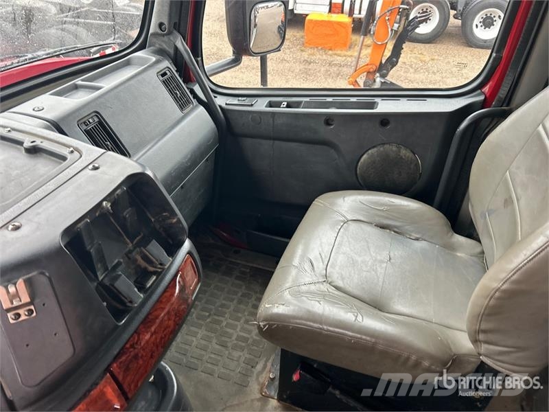 Volvo VHD 14x4 Stone Spreader Truck Машини за бетонов камък