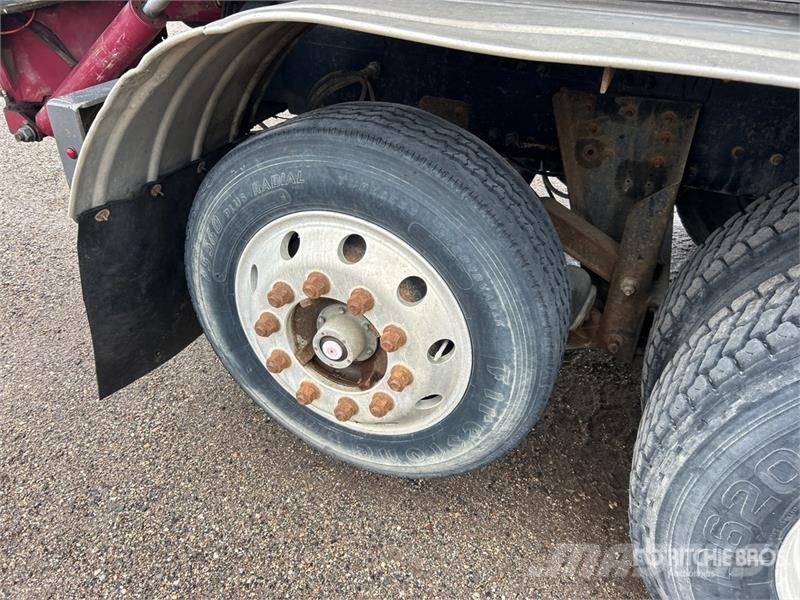 Volvo VHD 14x4 Stone Spreader Truck Машини за бетонов камък