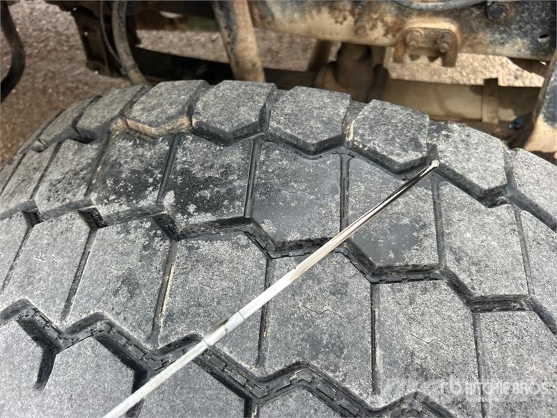 Volvo VHD 14x4 Stone Spreader Truck Машини за бетонов камък