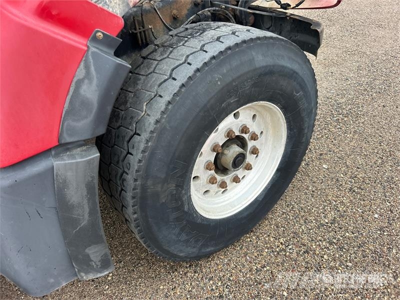 Volvo VHD 14x4 Stone Spreader Truck Машини за бетонов камък