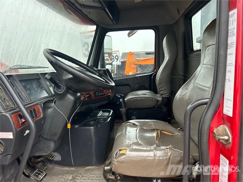 Volvo VHD 14x4 Stone Spreader Truck Машини за бетонов камък
