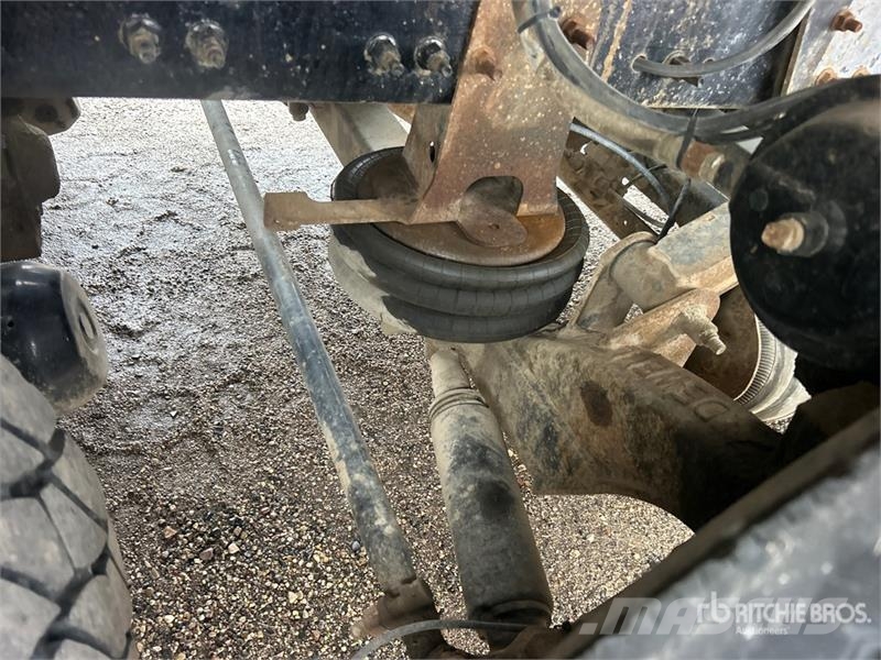 Volvo VHD 14x4 Stone Spreader Truck Машини за бетонов камък
