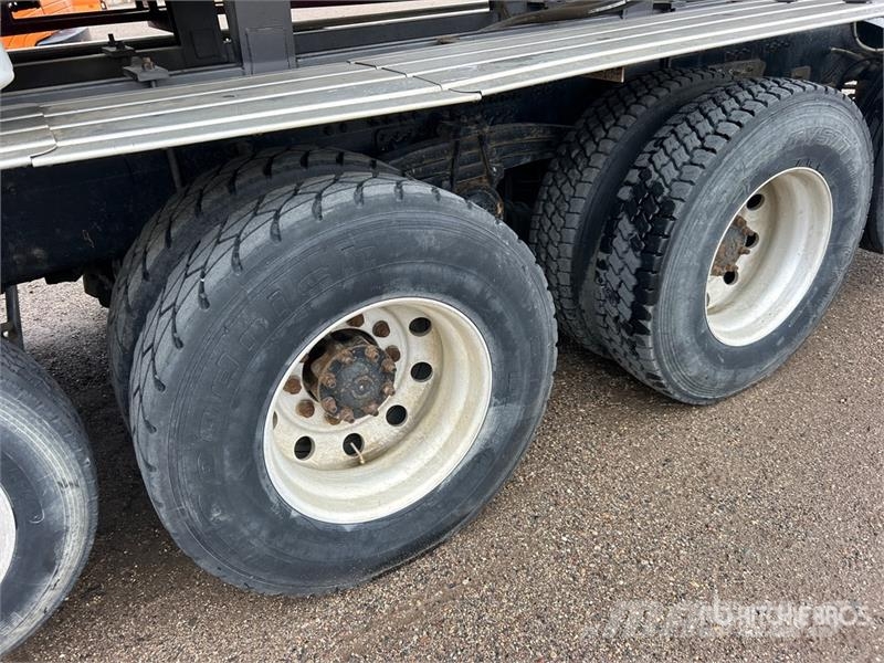 Volvo VHD 14x4 Stone Spreader Truck Машини за бетонов камък
