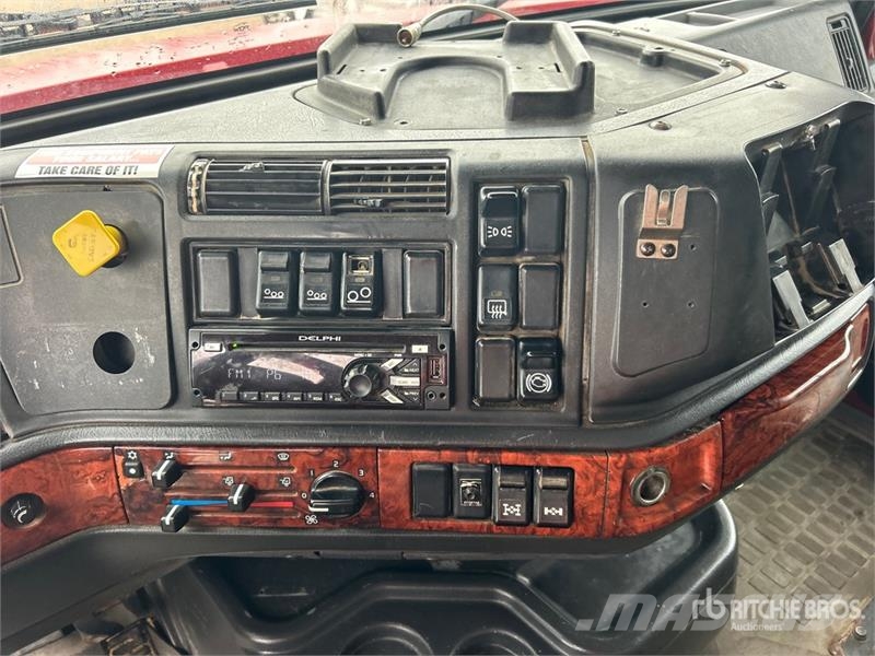 Volvo VHD 14x4 Stone Spreader Truck Машини за бетонов камък
